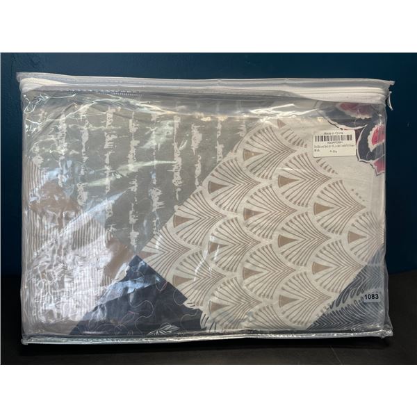 Lot of 1 Brindille Queen Size Quilt/Bedding Set - Patchwork Design - All Season