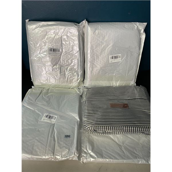 Lot of 4 Insulated Lunch Bags