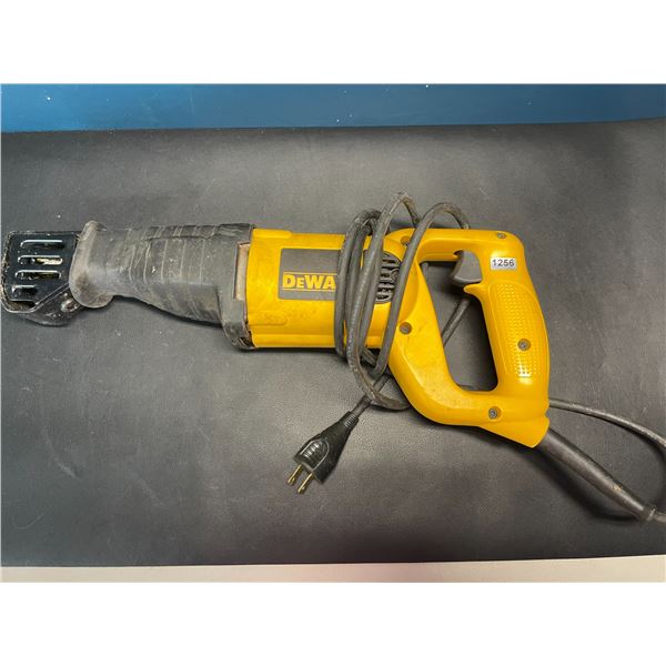 Lot of 1 Dewalt Reciprocating Saw - Used - Powers On!