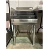 Image 2 : Stainless steel display shelf & basin
