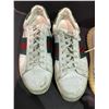 Image 2 : Shelf Lot - 4 pairs of shoes - Gucci (7.5) / Yeezy Zebra (7) / Common Projects / Yeezy (Grey 7.5)