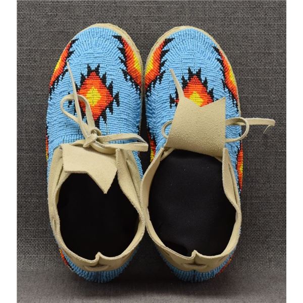 SIOUX INDIAN BEADED MOCCASINS