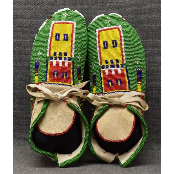 SIOUX INDIAN MOCCASINS