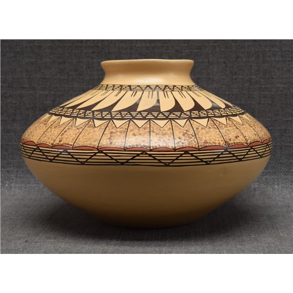 HOPI INDIAN POTTERY JAR