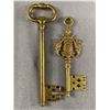 Image 2 : 10 Vintage Collectible Skeleton Keys and 2 Large Brass Decorative Keys