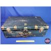 Image 1 : Metal Suitcase/Trunk "Luggage Genuine Emelite Construction" (Pat'd 1932) (9"H x 28"W x 16-1/2"D) (SE