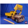 Image 8 : Structo Metal Toy Loader/Dump Truck "Hydraulic Controls" "Hydraulic Load and Dump" (7"H x 8"W x 23-1