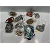 Image 1 : Collection of Costume Jewelry  (minimum of 10 pieces)