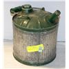 Image 1 : VINTAGE METAL GAS CAN