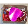 Image 1 : BOX OF VALENTINES DAY DECORE INCL.