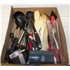 Image 1 : KITCHEN UTENSILS & CAST IRON PAN - ESTATE