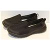 Image 1 : BLACK ATHLETIC WORKS SLIP ON SIZE 9 (NEW)