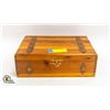 Image 2 : ESTATE WOOD BOX WITH WORLD COINS & BILLS,