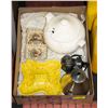 Image 1 : BOX WITH VINTAGE ITEMS INCL. PEWTER TEA POT