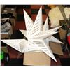 Image 1 : 3 HANGING LIGHT FIXTURES PAPER STAR LANTERNS