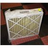 Image 1 : PUROLATOR P25-3 FILTER 20" X 20" X 5" UNUSED