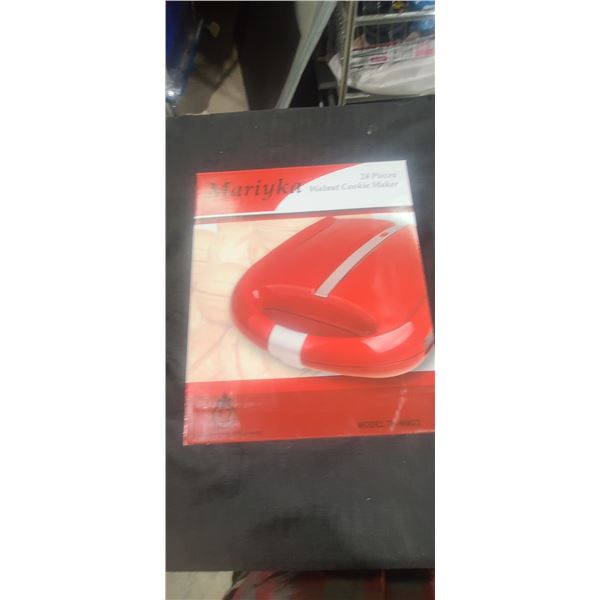 NEW IN BOX MARIYKA 24 PIECE WALNUT COOKIE MAKER