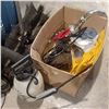 Image 3 : RIGID SHOP VAC, BOOT CLEANING BRUSH, HAMPER WITH CONTENT