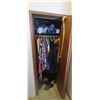 Image 2 : ENTRY CLOSET CONTENT