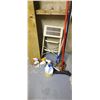 Image 3 : CLEANING UTENSILS AND MINI STEP LADDER