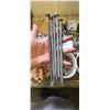 Image 2 : FLAT OF ASSORTED SCREWS, NAILS AND SPIKES
