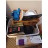 Image 3 : QTY OF MISC ITEMS LAUNDRY BASKET