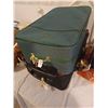 Image 1 : 2 LARGE SUITE CASES