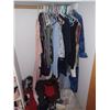 Image 3 : COMPLETE CONTENT OF BEDROOM CLOSET