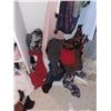 Image 9 : COMPLETE CONTENT OF BEDROOM CLOSET