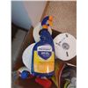 Image 5 : LOT OF CLEANING SUPPLIES, GARBAGE BAGS, PAPER TOWLS, CLEANER ECT