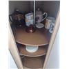 Image 2 : CONTENTS OF 2 LAZY SUSANS AND CABINET UNDER SINK