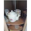 Image 4 : CONTENTS OF 2 LAZY SUSANS AND CABINET UNDER SINK