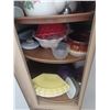 Image 5 : CONTENTS OF 2 LAZY SUSANS AND CABINET UNDER SINK