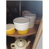 Image 9 : CONTENTS OF 2 LAZY SUSANS AND CABINET UNDER SINK