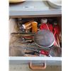 Image 2 : CONTENTS OF DRAWER  AND CABINET