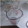 Image 2 : 2 WATER PITCHERS AND 3 MEASURING CUPS