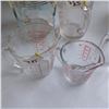 Image 3 : 2 WATER PITCHERS AND 3 MEASURING CUPS