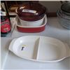 Image 1 : 4 PC PYREX AND ENAMELED BAKING PANS