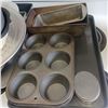 Image 5 : LARGE QTY OF BAKING PANS