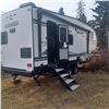 Image 2 : ESTATE 2019 WINNIPAGO 25RKS 5TH WHEEL RV WITH AWNING AND SLIDE OUT, HIGHEST BID SUBJET TO APPROVAL