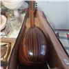 Image 2 : OLD 8 STRING MANDOLIN IN LEATHER CASE, MISSING ONE STRING