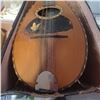 Image 4 : OLD 8 STRING MANDOLIN IN LEATHER CASE, MISSING ONE STRING