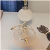 Image 4 : 4 VINTAGE LAMPS AND PAPER UMBRELLA