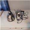 Image 1 : ELECTRIC TEA POT (NO CORD) AND WORKING ELECTRIC COFFE PURCULATOR