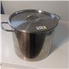Image 1 : LARGE STAINLESS POT C/W LID
