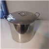 Image 1 : LARGE STAINLESS POT C/W LID APPROX 20 LTR