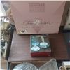 Image 1 : SILVER PLATED COASTER SET, 6 STEVE PARISH PLACEMATS AND CUTTLERY SET IN BOX