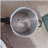 Image 3 : COMPLETE SMALL PRESSURE COOKER