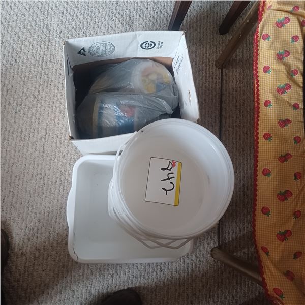 QTY OF 1 GAL PAILS, LIDS AND DISH BASIN