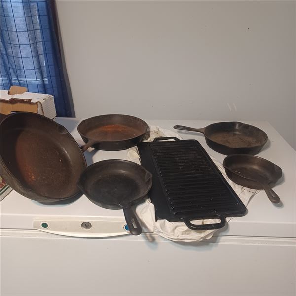 5 CAST IRON FRYING PANS AND LARGE CAST IRON GRIDDLE